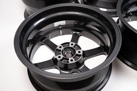 Yokohama Advan AVS Model 6 17" 9J +45, 8J +35 (5x114.3)