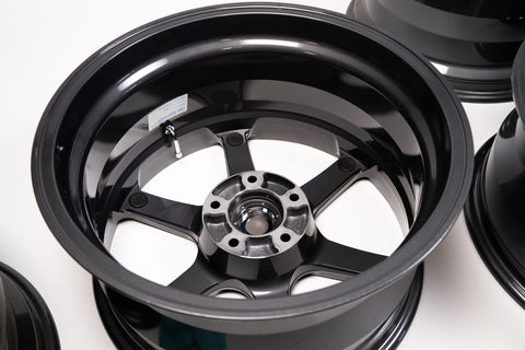 Yokohama Advan AVS Model 6 17" 9J +45, 8J +35 (5x114.3)