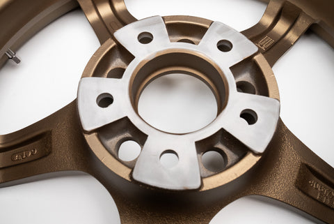 URAS NS-01 17" 9.5J +15, 9J +30 (5x114.3)