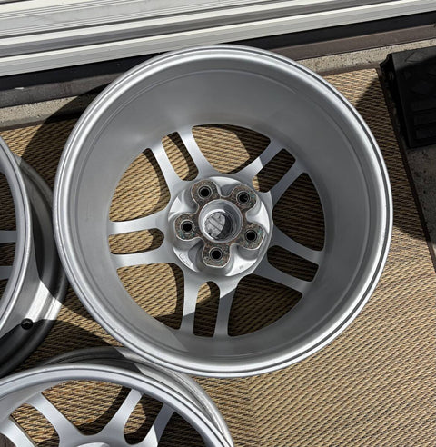 Nissan Skyline R33 GTR 17" 9J +30 (5x114.3)