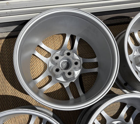 Nissan Skyline R33 GTR 17" 9J +30 (5x114.3)