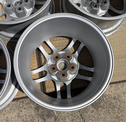 Nissan Skyline R33 GTR 17" 9J +30 (5x114.3)